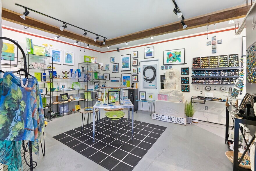 More Photos Of 29 Whitfield St, Guilford Storefront Retail Residential For Lease