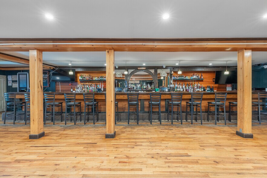 More Photos Of 30-32 Front St, Greenport Storefront Retail Residential For Sale