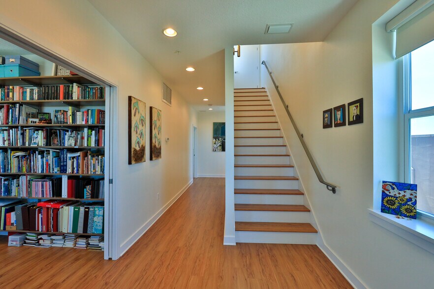 More Photos Of 215 S Palmetto Ave, Daytona Beach Office For Sale