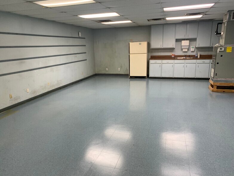 More Photos Of 4935 Whitehurst Dr, Longview Industrial For Sale