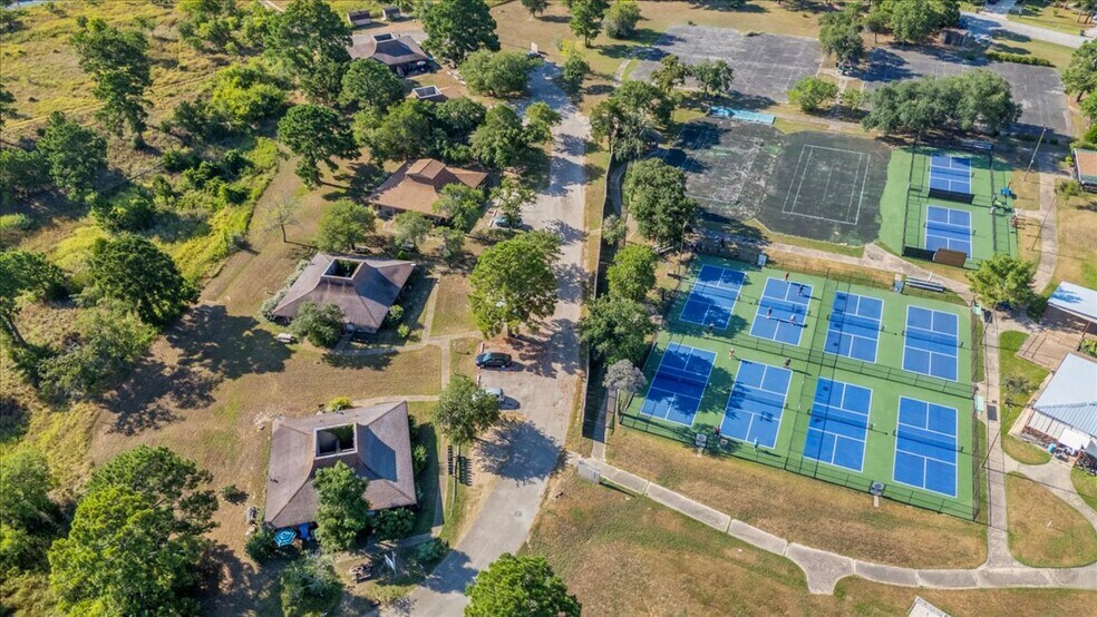 More Photos Of 141 Tahitian Dr, Bastrop Freestanding For Sale