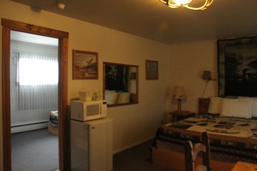 More Photos Of 501 S 6th St, Thermopolis Hotel For Sale