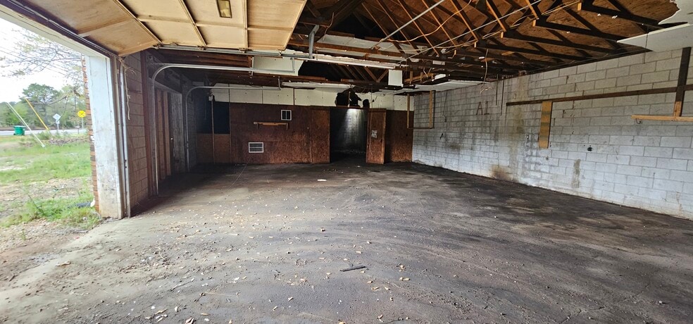 More Photos Of 3405 Historic Highway 17, Martin Light Manufacturing For Sale