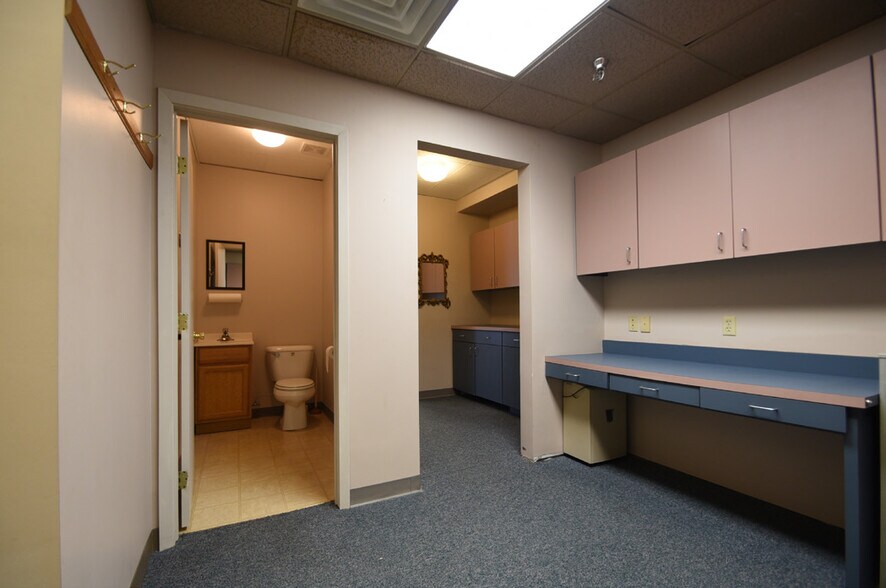 More Photos Of 3105 Broadway, Fargo General Retail For Lease