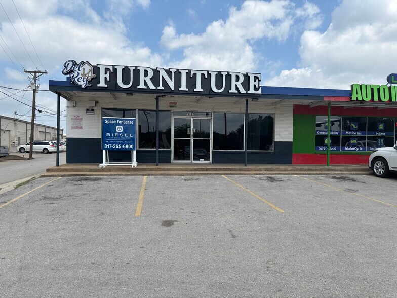 More Photos Of 1717-1721 E Abram St, Arlington Freestanding For Lease