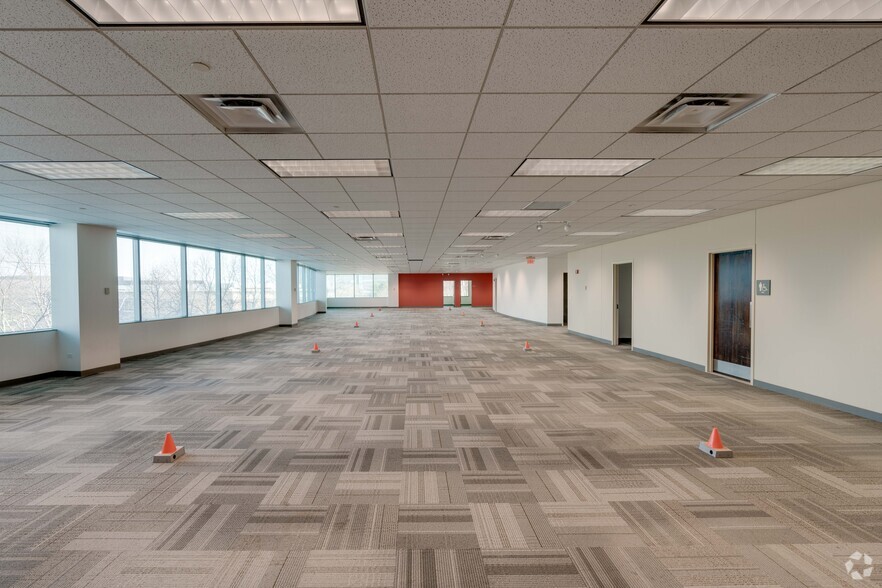 More Photos Of 2275 Cabot Dr, Lisle Office For Lease