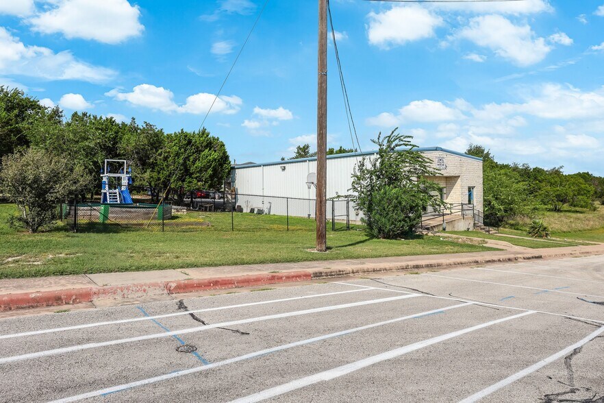 More Photos Of 20615 Dawn Dr, Lago Vista Freestanding For Sale