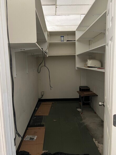 More Photos Of 739 W Rosecrans Ave, Compton General Retail For Lease