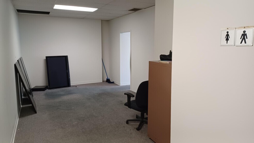 More Photos Of 3033-3049 Carling Ave, Ottawa Storefront Retail Office For Lease