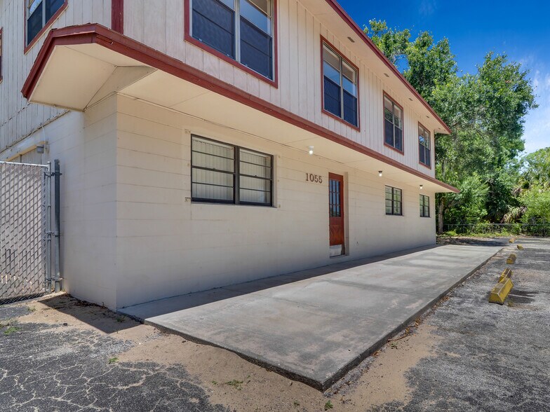 More Photos Of 1055 27th Ave SW, Vero Beach Flex For Sale