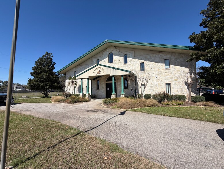 More Photos Of 14000 Old Richmond Rd, Sugar Land Warehouse For Lease
