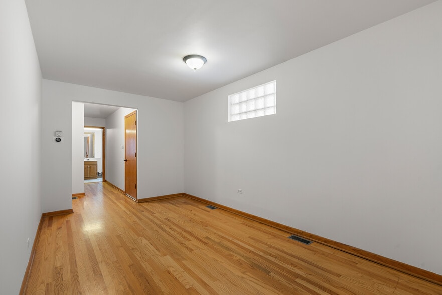 More Photos Of 6135 N Elston Ave, Chicago Office Residential For Sale