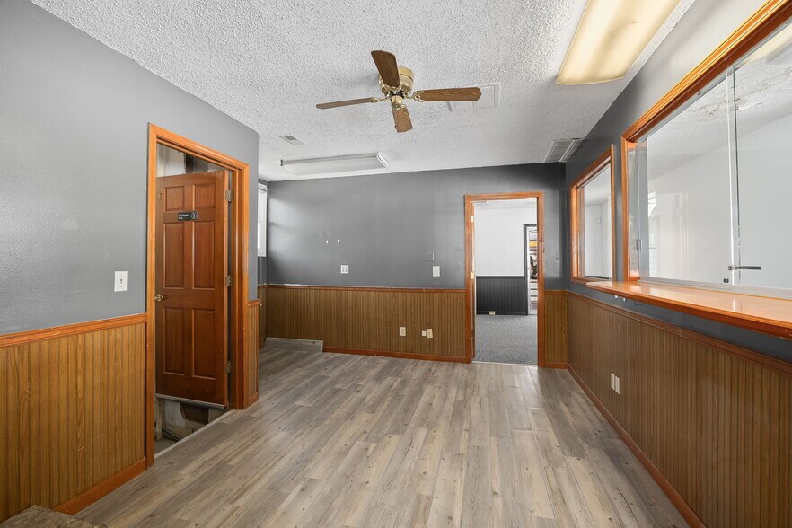 More Photos Of 1710 S Belt Hwy, Saint Joseph Auto Dealership For Sale