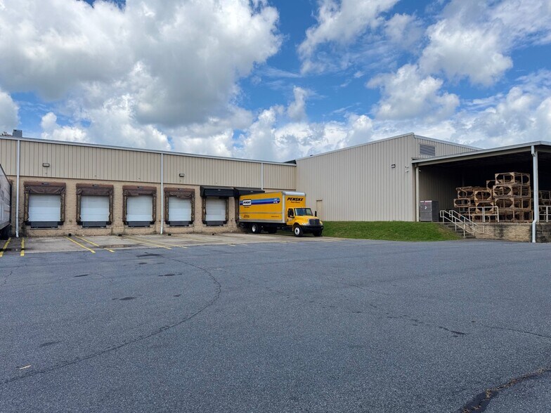 More Photos Of 14 McFadden Rd, Palmer Warehouse For Lease
