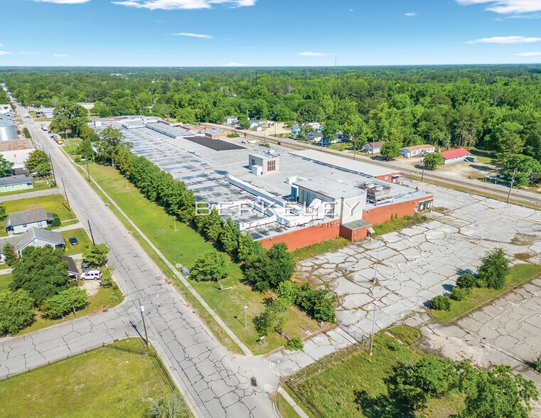 More Photos Of 201 E Armfield St, Saint Pauls Manufacturing For Lease