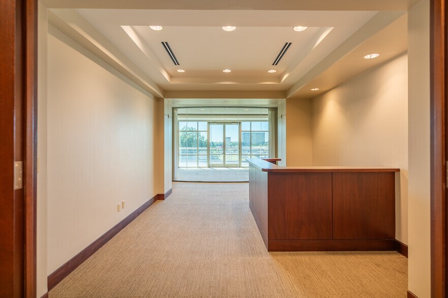 More Photos Of 1000 Ridgeway Loop, Memphis Office For Lease