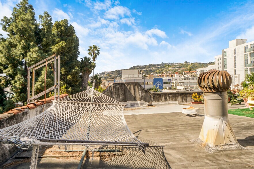 More Photos Of 7063 Lanewood Ave, Los Angeles Apartments For Sale