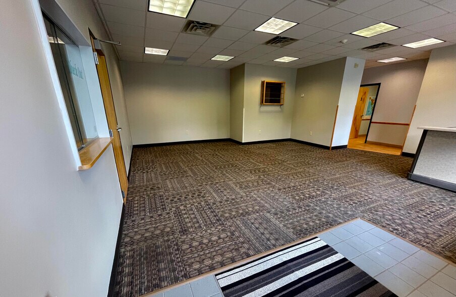 More Photos Of 1125 E Michigan Ave, Battle Creek Storefront Retail Office For Lease