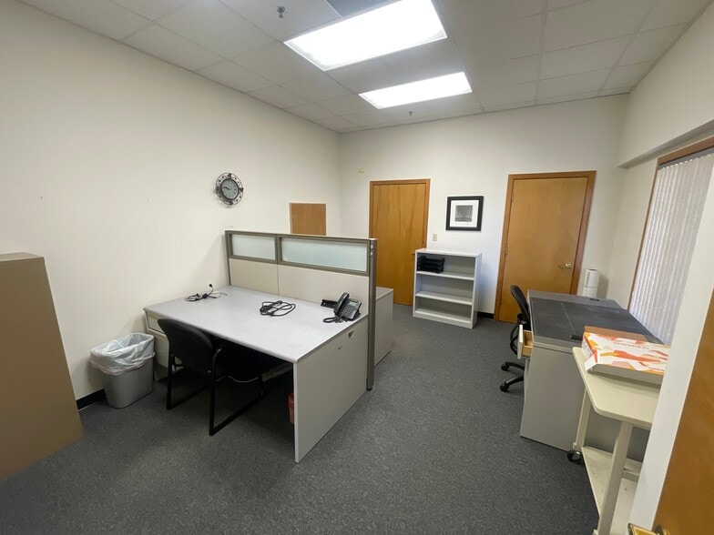 More Photos Of 11 Whitewood Ln, North Branford Garden Center For Sale