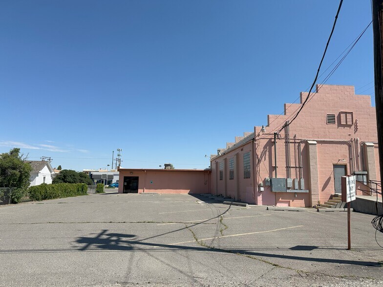 More Photos Of 221 Washington Ave, Riverton Religious Facility For Sale