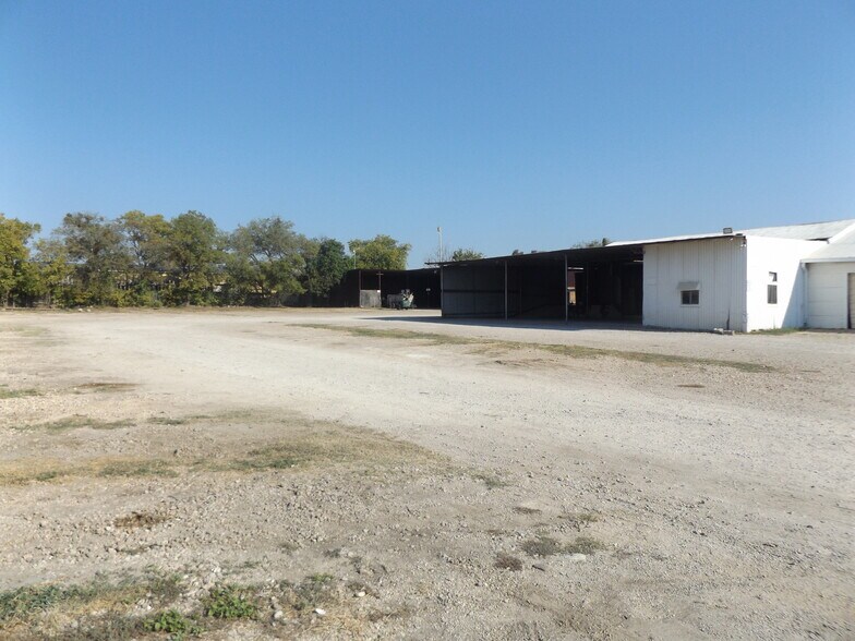 More Photos Of 11523 Jones Maltsberger Rd, San Antonio Warehouse For Lease