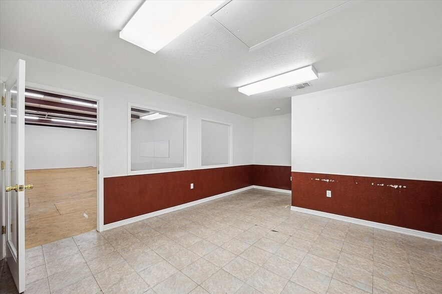 More Photos Of 920 Front St, Columbus Warehouse For Sale
