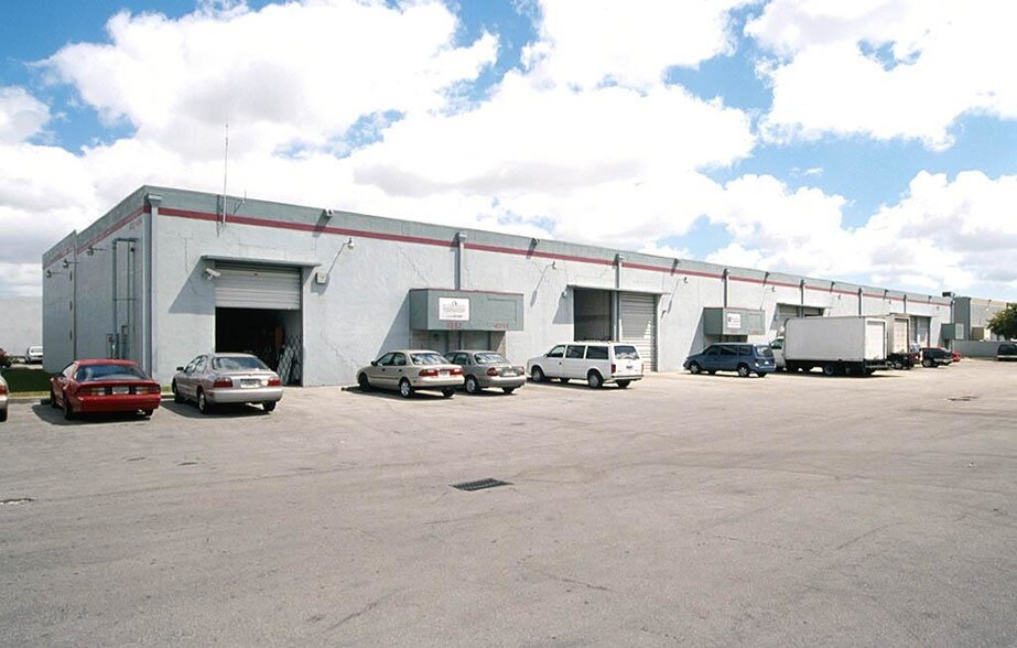 More Photos Of 8252-8278 NW 70th St, Miami Warehouse For Lease