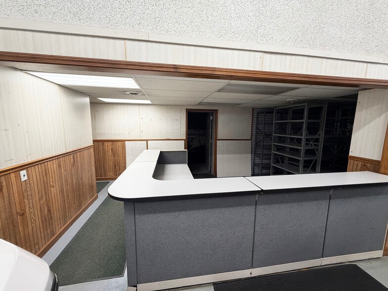 More Photos Of 345 Lake Michigan Dr, Grand Rapids Storefront For Sale