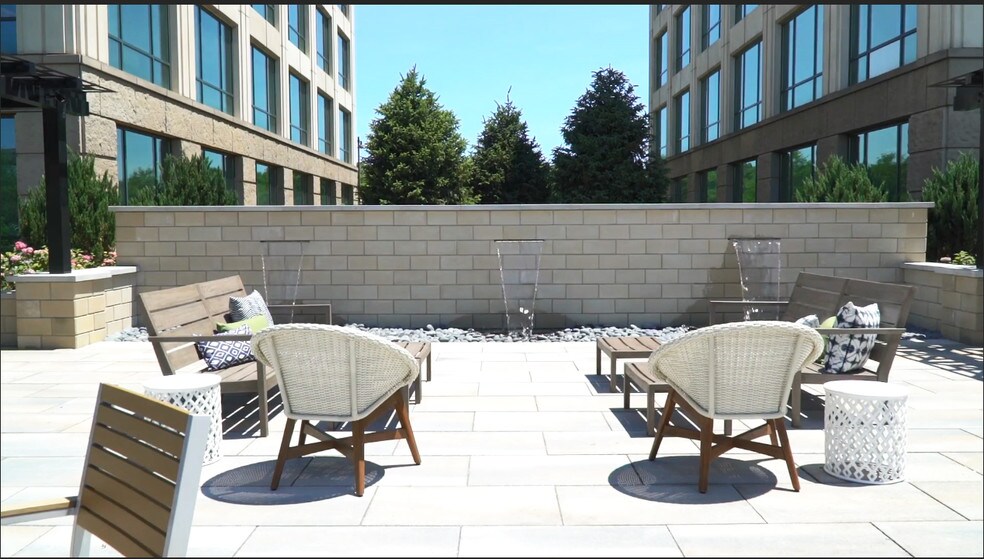 More Photos Of 10 N Martingale Rd, Schaumburg Coworking Space