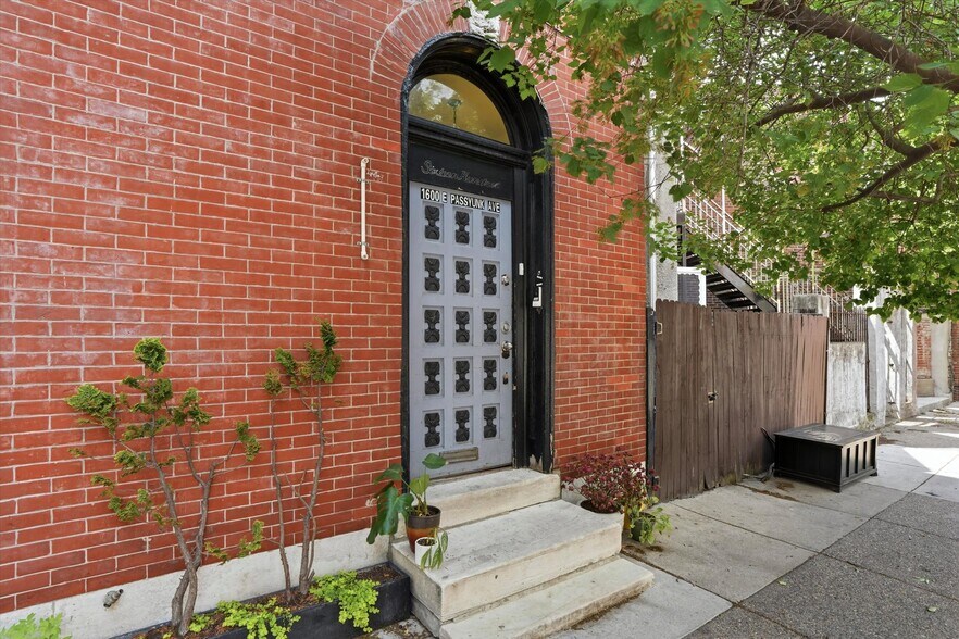 More Photos Of 1600 E Passyunk Ave, Philadelphia Storefront Retail Residential For Sale