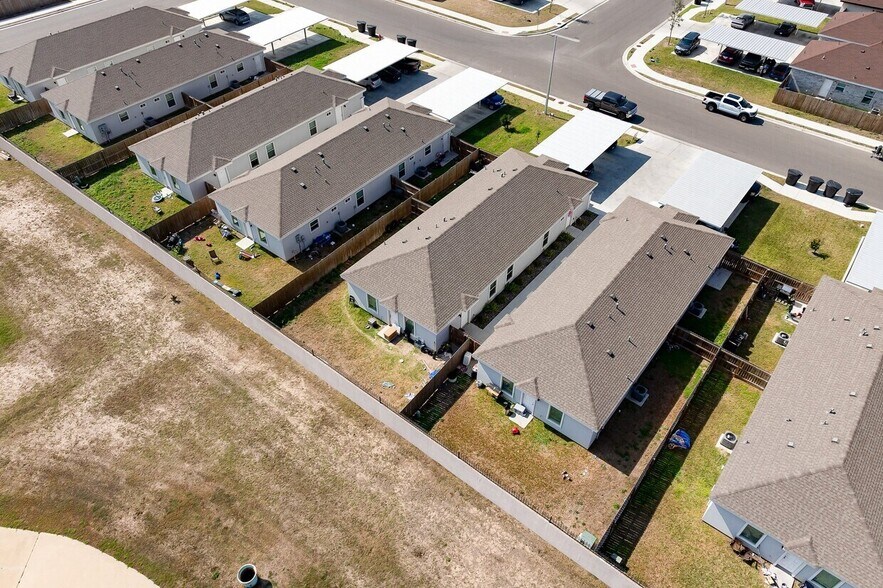 More Photos Of 904 N Kentucky St, Alton Multifamily For Sale