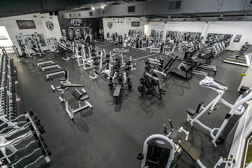 More Photos Of 2420 Bob White Dr, Granbury Specialty For Lease