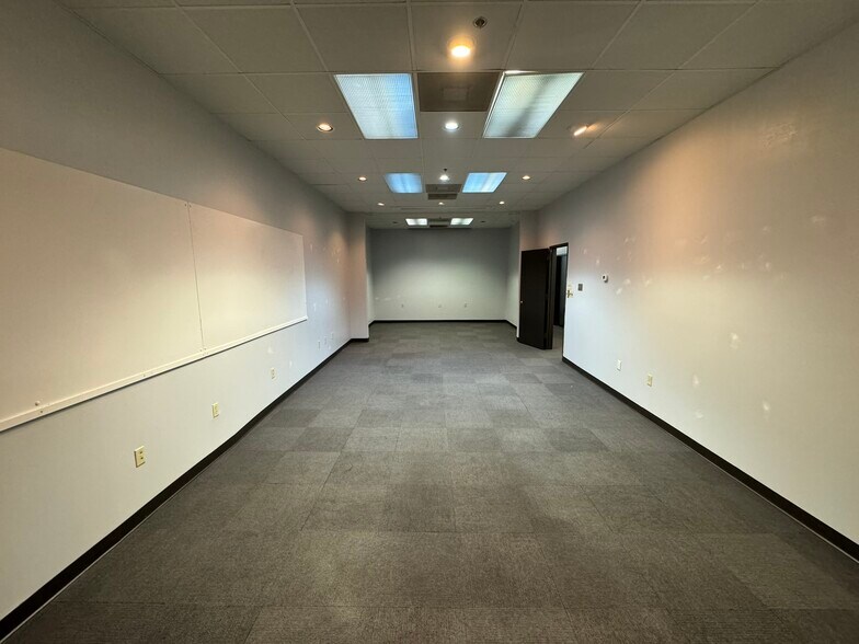 More Photos Of 11800 Industriplex Blvd, Baton Rouge Distribution For Sale