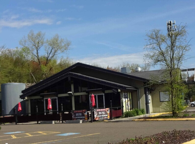 More Photos Of 850 W Main St, Branford Freestanding For Sale