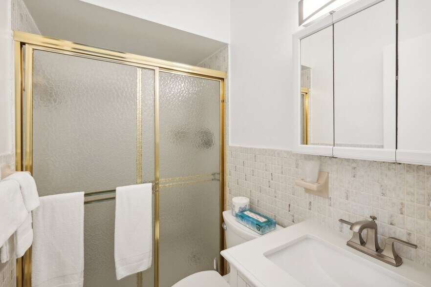 More Photos Of 1201 S Federal Hwy, Hollywood Hotel For Sale