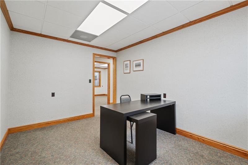 More Photos Of 114 Oil Ln, Hunker Office For Lease