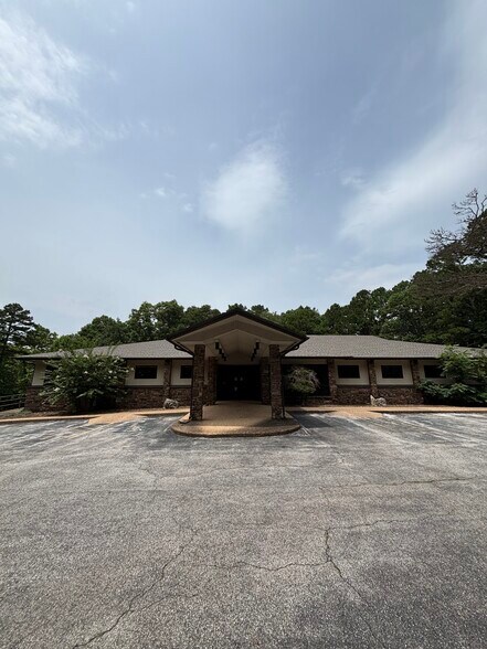 More Photos Of 600 Memorial Dr, Bella Vista Office For Lease