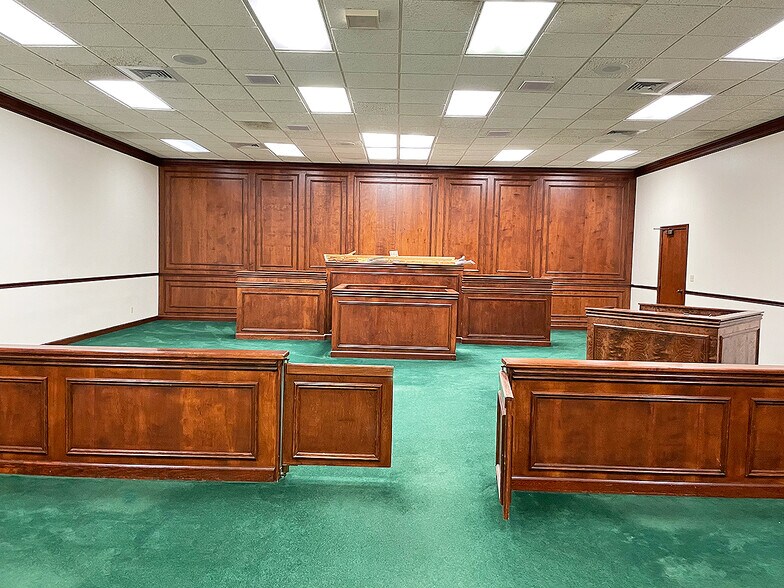 More Photos Of 201 Saint Louis St, Mobile Office For Sale