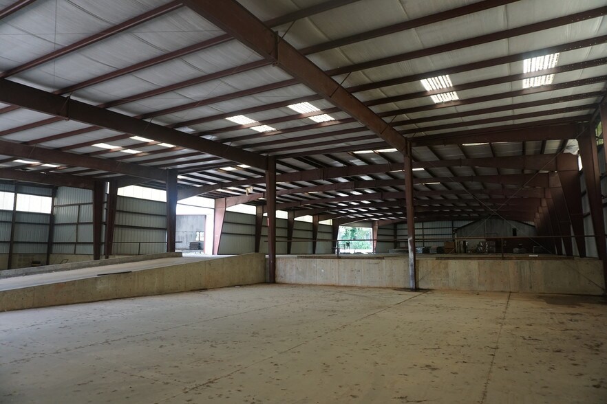 More Photos Of 403 N Main St, Evergreen Warehouse For Sale