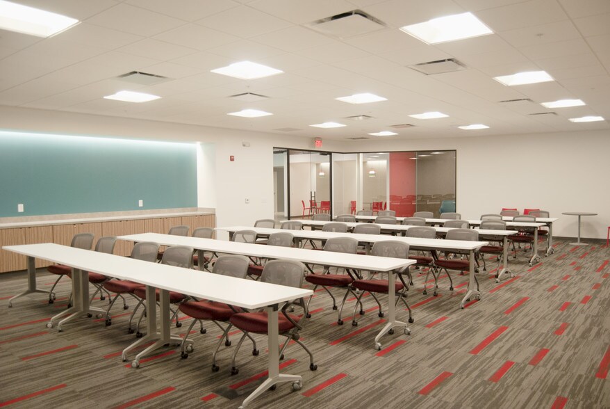 More Photos Of 125 E County Line Rd, Warminster Township Office For Lease