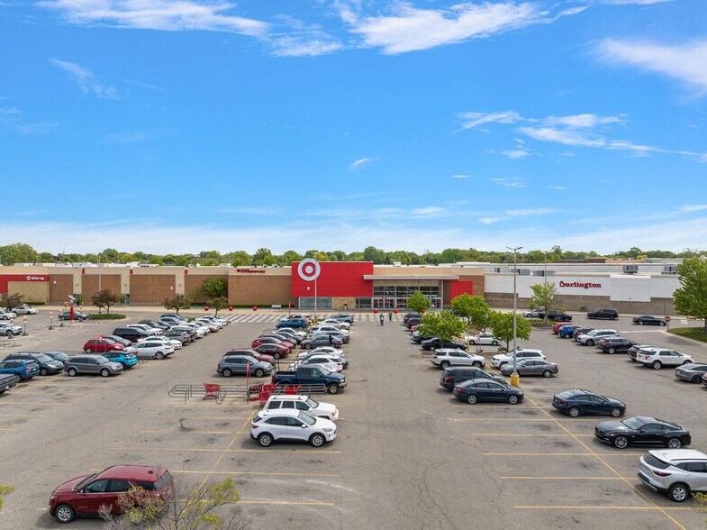 More Photos Of 28200-28250 Dequindre Rd, Warren Supermarket For Sale