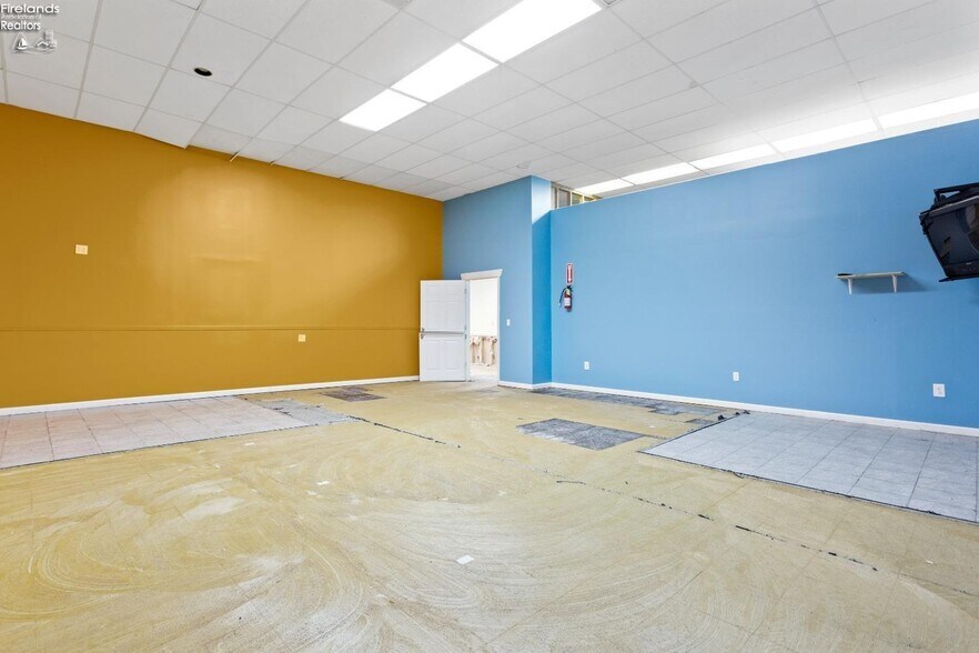 More Photos Of 46400 Telegraph Rd, Amherst Freestanding For Sale