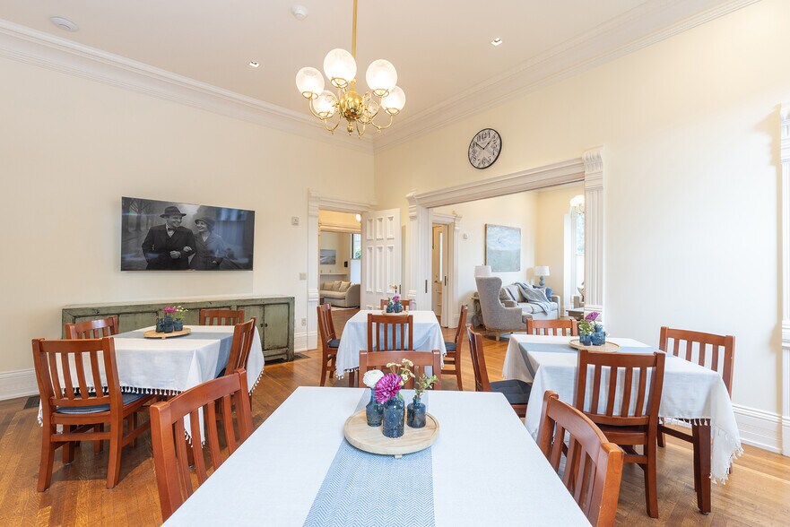 More Photos Of 423 Seminary St, Napa Specialty For Sale