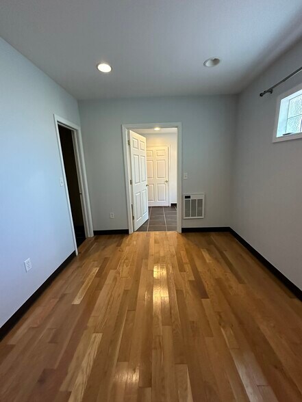 More Photos Of 129 Fairview Ave, Syracuse Flex For Sale