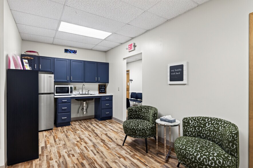 More Photos Of 146 Lake St N, Forest Lake Medical For Lease