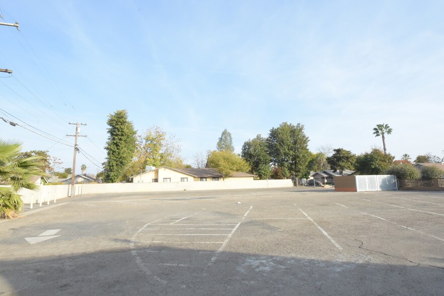More Photos Of 2814 N Maroa Ave, Fresno General Retail For Sale