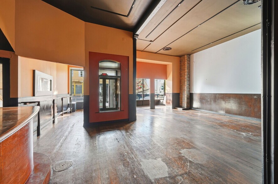 More Photos Of 1037 Valencia St, San Francisco General Retail For Lease