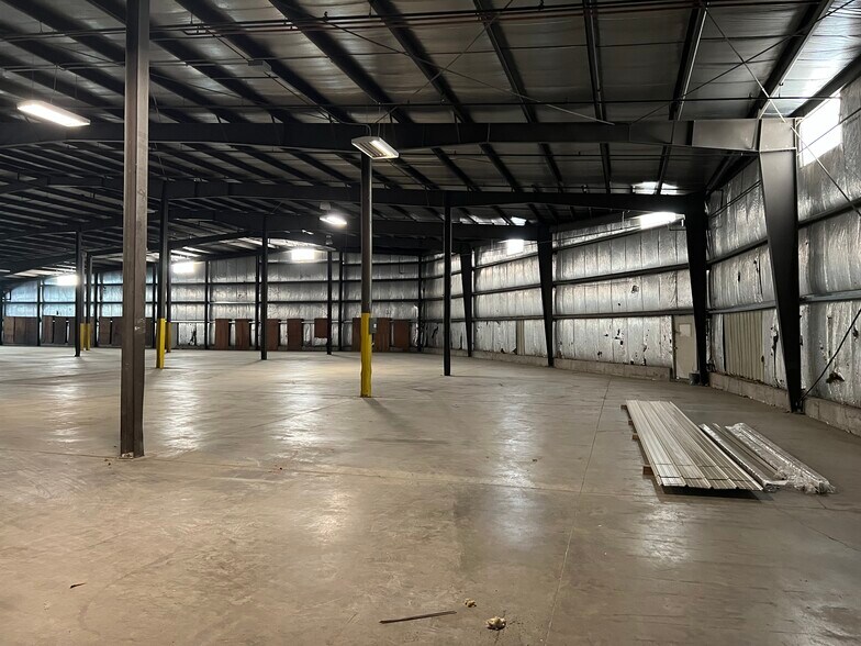 More Photos Of 1005 S Perkins St, Appleton Warehouse For Lease