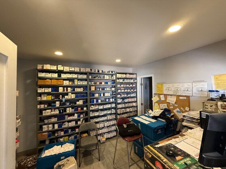 More Photos Of 6323-6331 Colfax Ave, North Hollywood Auto Repair For Sale