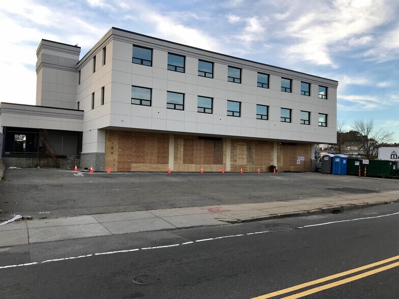 More Photos Of 43 Freeport St, Boston Flex For Lease